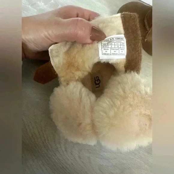 Ugg Unisex Keelan Suede & Shearling Booties sz 2-3 Chestnut - Picture 7 of 8